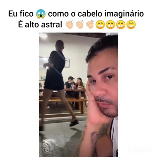 Fofoqueai on Instagram: "Você tem alguém assim na sua turma? #fofocas #reels #humor #meme #carlinhosmaia"
