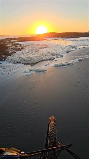 Beach ride at sunset — west coast waves and pure Island magic 🌊🚴‍♂️☀️ #VancouverIsland #WestCoastLife #IslandMagic #SunsetVibes | Joel Maurice
