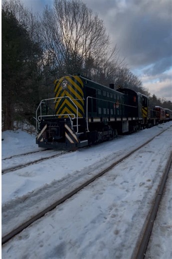 Me blowing the horn of a 1947 alco s1 class number 5 at the Saratoga Corinth and Hudson railroad #train #alcohaulic