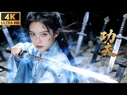 Hunted girl enters Sword Tomb, chosen by ancient sword, becomes the strongest!