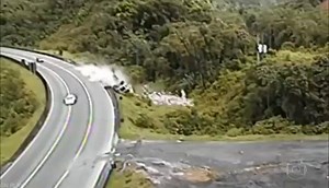 849K views · 7.1K shares | Boa noite amigos. Matéria que foi ao ar hoje (06/12) no Jornal Nacional em relação a caminhões que trafegam pelas estradas em má conservação e o mais engraçado que diversas empresas não estão pagando o valor da tabela de frete segundo relatos, com isso fica defasado e cada vez mais fica difícil rodar! | Grupo ROTA 262 'Os Originais" | Facebook