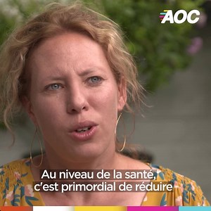 Pour la scientifique belge Caroline Nieberding, la crise climatique ne se résoudra pas sans décisions politiques importantes. Néanmoins, à l'échelle individuelle, certains gestes comptent plus que d'autres! 💪💚🌍 | RTBF Nature