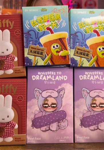 We have got quite a chaotic Whoopea Wednesday 🙂‍↕️ sorry in advance HAHA CHECK MY BIO FOR THE LINK TO WHOOPEA’S WEBSITE! THANKYOU @Whoopea@IG: Whoopeaofficial 💛 Use code HOLLY12 to save on your next order! here is the link: https://whoopea.com - also is in my bio!! #blindbox #mysterybox #unboxing #grumpipi #spongebob