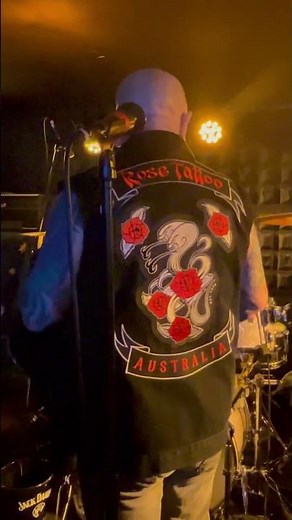 Rose Tattoo - Angry Anderson speaking to the audience (Live @ The Bendigo Hotel Collingwood