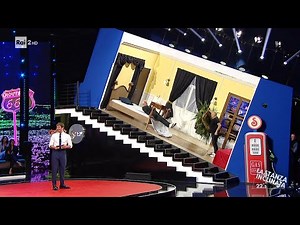 La stanza inclinata: "lo zio d'America" - Stasera tutto è possibile - 03/10/2022