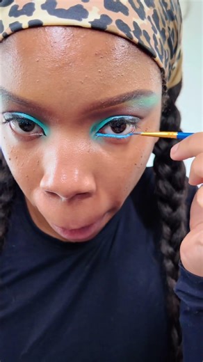 Blue highlight brow trend #makeuptutorial