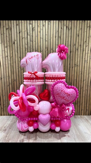 DELUXE BALLOON BOUQUET How adorable is this heart themed deluxe double balloon bouquet?! It’s just GORGEOUS! 💗❤️ #heart #balloons #valentine #fyp