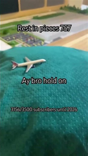 Poor 757 #airplane #aviation #funny #meme
