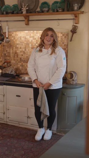 I’m officially a JUDGE for the 2025 @deliveroo Restaurant Awards! 🌟🍽️ No apron, no timer—just me, my tastebuds, and a mission to celebrate the incredible restaurants and takeaways across the UK and Ireland 💜 But here’s the fun bit… YOU get to join me! 🧑‍⚖️ Who’s been feeding your cravings, saving your hangovers and elevating your Friday night? Voting is now OPEN. Let’s make sure the best bites get the spotlight they deserve. Voting closes May 9th! #ad #DeliverooRestaurantAwards2025 | Deliver