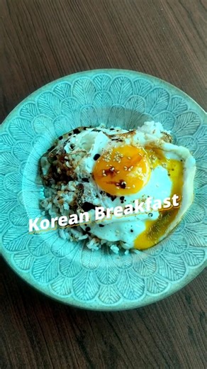 This Is Korea’s Simplest Breakfast 🇰🇷