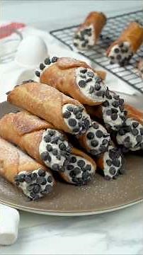Classic Sicilian Cannoli Recipe | Crisp Shells & Creamy Ricotta Filling (Authentic Italian Dessert)