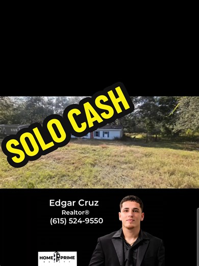 Listing Agent Kendall Vansant Fixer Upper, 3br/2b sin HOA. Esta casa respalda una zona boscosa. Actualmente no hay vecinos detrás de casa. El camino de tierra está bien mantenido frente a la propiedad. Esta comunidad tiene agua privada sin necesidad de un pozo. El techo fue instalado en 2014.#orlando #EdgarRealtor #latina #latinos #miami