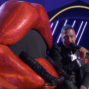 Jenny McCarthy and Nicole Scherzinger knew 𝘦𝘹𝘢𝘤𝘵𝘭𝘺 who Lips was — did the clues lip-stick with you? 💄 | The Masked Singer