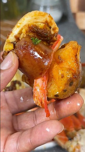 🦀 Ultimate Seafood Boil with Garlic Butter Sauce (with Ginger Kick!)