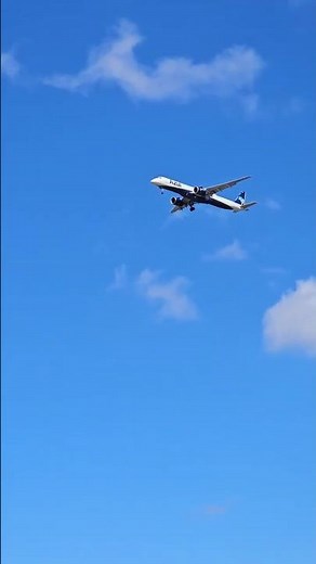 Azul's Embraer E195-E2 arriving in Brasilia ✈️ #E195E2 #AzulLinhasAereas #BrasiliaAirport