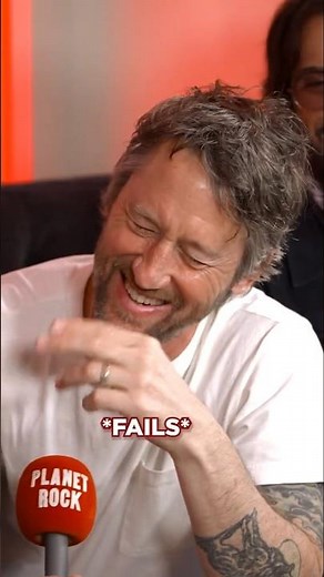 Chris Shiflett caught daydreaming during Foo Fighters interview 😄 #foofighters