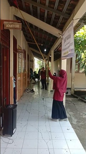 Bersih-Bersih Lingkungan Sekolah SD | Semangat Siswa - Pendidikan Karakter Peduli Lingkungan