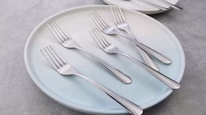Bestdin 24 Pieces Forks Set, 8.2" Stainless Steel Dinner Forks Silverware, Pattern Design Mirror Polished Table Forks, Dishwasher Safe, Flatware Forks Use for Home, Kitchen or Restaurant