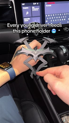 Essential Phone Holder for Young Drivers