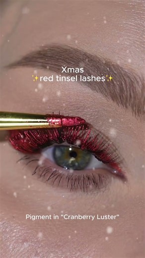 Get ready to step into the magic of holiday colour! 🎄✨