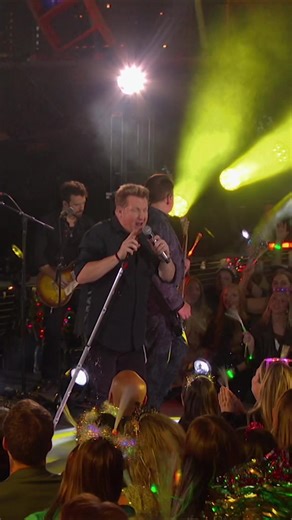 Life is a highway leading us right into the New Year with @Rascal Flatts 🚘 #CBSNashvilleNYE #rascalflatts