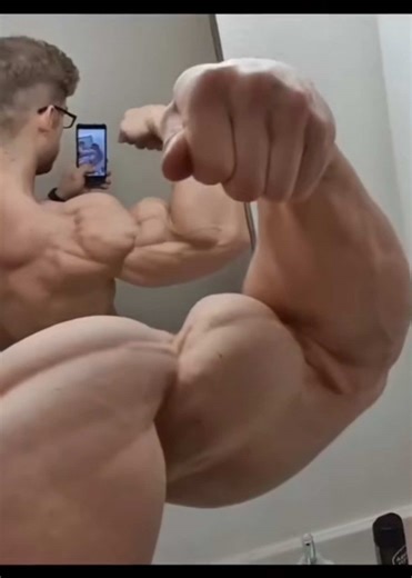#bodybuilder #fyp #flex #biceps #pose