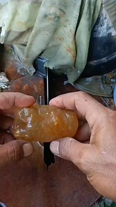 Today's luck I got a red stone inside this agate stone #gemstone #fosilcoral #agate #newyearevent #newyear #history #cricket #mineral #art #fblifestyle | Supra Afrianto