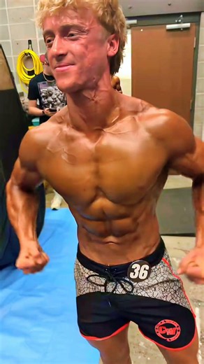 Body building, shaping and flexing, muscle flexing #motivation #fitness #physique #musclebuilder