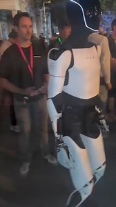 36 reactions · 13 shares | Have U all seen Elon Musk's new home robot? 2 Chainz met one. It's supposed to be able to do almost anything. | De'Andre Hawthorne | Facebook