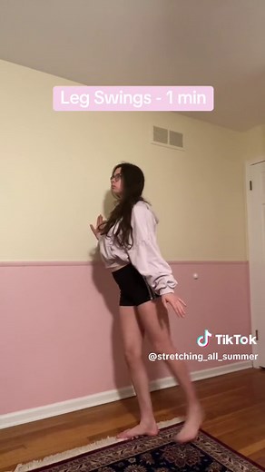 #howto do a leg hold! #stretching #flexibility #learnontiktok #stretchingroutine #stretch #leghold #flexible #fyp #tutorial #fypシ