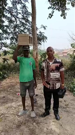 Angus Maduka interviews the block man(labourer). #nwokenife #angusmaduka