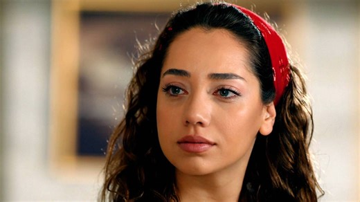 Azra confiesa a Ipek y a Deren su verdadera identidad y desvela quién es su verdadera hermana