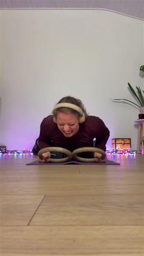 Push ups Inspired by @Yevhen Shein 🔥💪🏻 That’s the only package that lookalike so excuse me 😆 (I’m not sponsored nor am I representing the brand but if I would it would probably look like this @KFD 👀) #motivation #fitness #pushups #pushup #beastmode