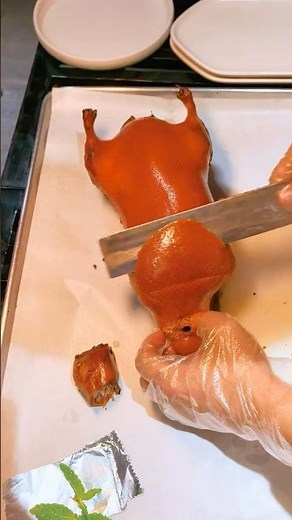 👍 Watch This Expert Slice a Crispy Peking Duck! 🦆🔪 #usa #foryou #shorts
