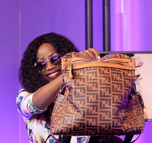 Check out Ugandan superstar Sheebah Karungi's two essential items that she carries in her bag when she's in a hurry and has to look on point. 💄 Listen to the full interview 👉 http://bit.ly/2Vdyt2i | BBC World Service