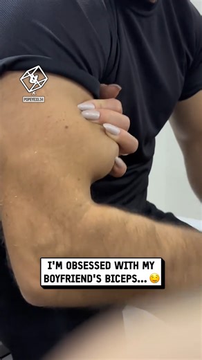 1.9M views · 2.5K reactions | There's something wrong with my bicep 勞 #bicep #body | UNILAD | Facebook