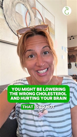 💥 Not all LDL is the same — and that changes everything. Doctors are trained to treat the number, not the type. 🧬 There’s the fluffy, large LDL that simply floats through your blood vessels — harmless. And then there’s the small, dense LDL — the “bullet” particles that damage inflamed arteries. 💔 But here’s the problem: Most doctors never test which type you have. And if your vessels are already inflamed from sugar, seed oils, and processed foods, that’s when these small LDLs become dangerous