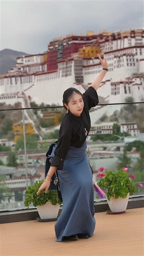 Yongji, the Tibetan dance goddess, graceful Tibetan dance