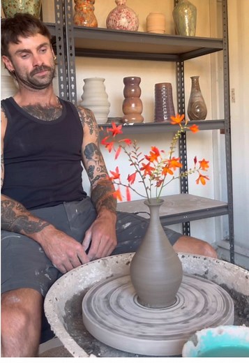 Been fucking up a lot of my pieces lately, alsmost like I’ve forgotten how to throw. Thought it was a good time to go back and throw some smaller pieces 🌼 #vase #handmade #pottery #clay #ceramics #art