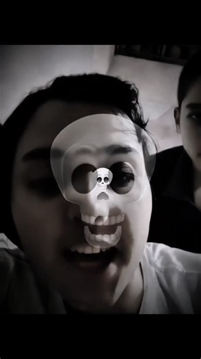 @bro_brazzer on Instagram: "Full Video Limk in Bio 🖇️日本利用压电瓷砖将人们的脚步转化为电能。这些瓷砖能够捕捉你脚步产生的动能当你行走时、 你的体重和动作会对瓷砖产生压力。瓷砖会轻微弯曲、 产生机械应力。瓷砖内部的压电材料会将这种应力转化为电能。每一步都会产生少量电荷、 数百万步加在一起、 就能产生足够的电力来驱动 LED 灯、数字显示屏和传感器。在像涩谷车站这样人流密集的地方、 每天大约240 万步都在为这个系统做贡献。这些电力可以储存起来或立即使用、 从而减少对传统能源的依赖、 并支持可持续的城砧设施。这种方法把日常的动作转化为实用的可再生能源。#日本 #知识 #事实 #你知道吗 #推荐 #技#创新 #历史 #技术 #实验 #热门"