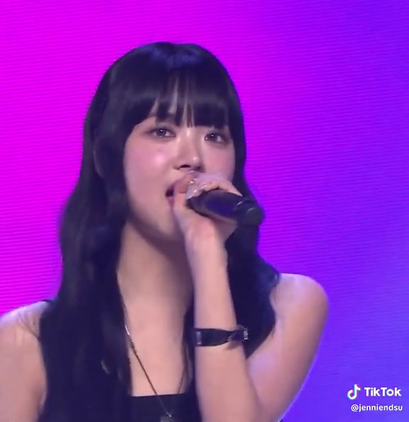 Lesserafim Award Performance Highlights