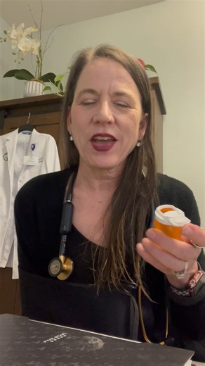 21 reactions |  SnapSlide Spotlight: Meet Dr. Penn from Oregon! Not only does she treat patients who need SnapSlide, but as you can see, she needed it herself at the time. One hand is all it takes!  #SnapSlide #MedicationMadeEasy #UserSpotlight #SnapSlideSpotlight #ChildResistantPackaging #Medication #Accessibility | SnapSlide | Facebook