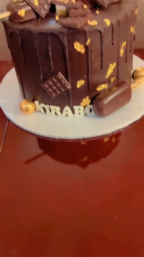 My neighbor paid for my chocolate 2 tier birthday cake, all I thought iam sorted for the day, only to receive more cakes from my friends...Nalongo, Jasmine, Momo n that saucepan cake from Vincent 😍🥰😘 meanwhile it's all chocolate,😋😋😋😋😋😋...my favorite💃💃💃💃💃am loved by the best💃💃💃💃💃💃 thanx sooo much my pipo for the love...😘🥰😍 | Baked By Kirabo -The Foodie