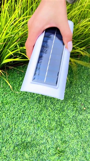 Cámara de seguridad solar simulada: protección efectiva