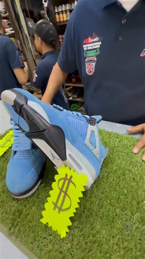 157K views · 2K reactions | ¡SNEAKERS DE LUJO EN PROMO!  Jordan 4 University Blue, precio especial esta semana  #JordanForSale #OfertaCometa #Cometas | Reparadora De Calzado El Cometa TV | Facebook