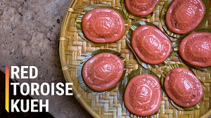 339K views · 2.1K reactions | Kueh is a bite-sized steamed snack usually made out of rice. It’s a term as broad as the word “cookie,” although the term kueh is more geographically specific. It originally comes from the Fujian province of China, specifically in the Minnan-speaking regions in the south. From there, the diaspora brought it all around Asia. We met up with a couple in Taiwan who is reviving the art of kueh-making on the island. | Goldthread | Facebook