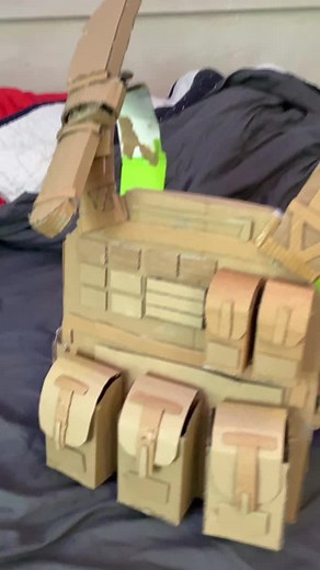 Cardboard plate carrier#cardboardcrafts #cardboardgun⚠️ #cardboard #cardboardarmor #cardboardloudout