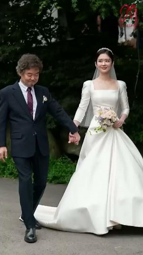 celebrities shouting at jang nara’s wedding 🤣- Jung Yonghwa And Lee Sang Yoon