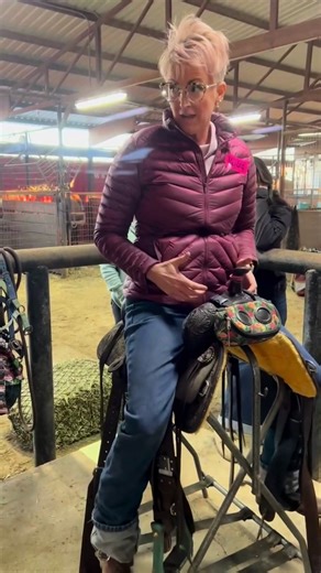 It pains me to sit in the most popular barrel saddles on the market. Literally, and here’s why.. You know the ones I’m talking about. 👉 Narrow tree 👉 Sized down “to keep you from moving too much” 👉 Tall cantle to “hold you in for the turns” 👉 And an unnecessary rise in front of the pelvis… What I call the “sPEEd bump.” No wonder so many senior barrel racers ride dark colored saddles. You’re not incontinent. Your saddle is literally knocking the pee out of you every run! Yep. I said it. Becau