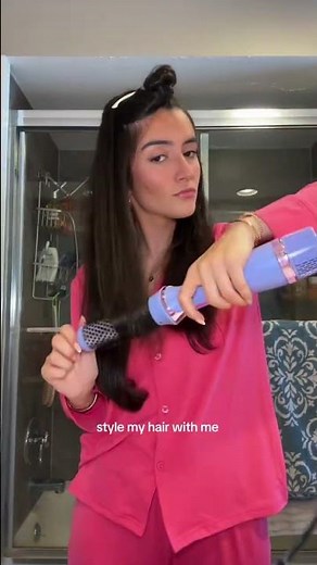 Tired of messy, frizzy hair? The One-Step Blow Dryer Styler is here to save your morning routine☁️💖
